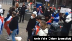 Manifestación en Berlín en apoyo al 15N. Imagen tomada de un video en Facebook del autor exiliado, Amir Valle. 