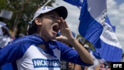 Manifestantes enfrentan represión de paramilitares sandinistas en Nicaragua