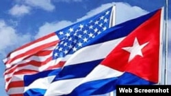 Banderas de Estados Unidos y Cuba