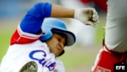 El pelotero cubano Frederich Cepeda juega actualmente en Japón.