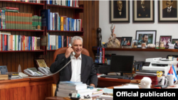 Miguel Díaz-Canel en su despacho. Foto Presidencia de Cuba.