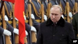 El presidente ruso Vladimir Putin en una ceremonia patria en Moscú (Alexei Nikolsky, Kremlin Pool Photo via AP)