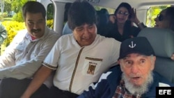 Castro y Maduro sorprenden a Morales en hotel de La Habana, este jueves 13 de agosto.