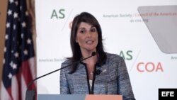 La embajadora de Estados Unidos ante la ONU, Nikki Haley, pronuncia un discurso durante la 48 Conferencia de las Américas.