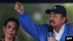 Daniel Ortega y su esposa y vicepresidenta Rosario Murillo durante un acto público.