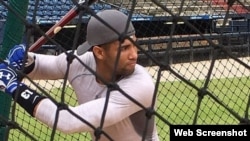 Lourdes Gurriel Jr. en el entrenamiento.