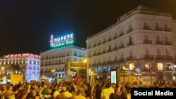 Cubanos apoyan las protestas desde Madrid, España. 