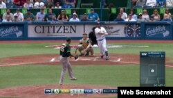 Kendrys Morales sacó este jueves dos veces la pelota del estadio.