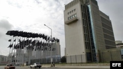 Vista del edificio de la Sección de Intereses de EEUU en Cuba (SINA), ubicado en el malecón habanero.