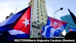 Protesta en la Torre de la Libertad en Miami, el 17 de julio de 2021. REUTERS/Maria Alejandra Cardona