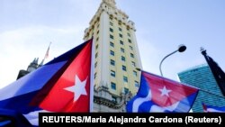 Protesta en la Torre de la Libertad en Miami, el 17 de julio de 2021. REUTERS/Maria Alejandra Cardona