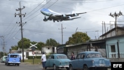 Fotografía titulada "Llegada del Air Force One", del cubano Yander Alberto Zamora de los Reyes, por la que ha sido galardonado con el premio de Fotografía en la XXXIV edición de los Premios Internacionales de Periodismo Rey de España.