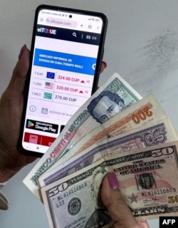 Cuba tiene tres tipos de cambios efectivos. En la tasa de cambio informal que monitorea El Toque, el cambio está a 320 pesos cubanos por dólar.