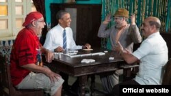 El expresidente Obama durante su viaje a Cuba participó en el espacio humorístico de la Televisión Cubana "Vivir del Cuento" (White House).