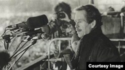 Vaclav Havel durante una de las protestas en 1989. Foto: Cortesía, Radio Praga.