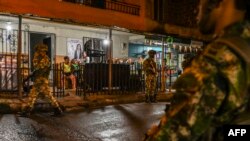 Ejército de Colombia patrullando las calles de Medellín