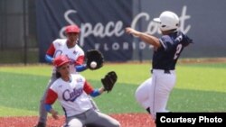 Cuba perdió el pase a la final de la VII Copa del Mundo de Béisbol femenino en Viera, Florida, al perder 5 x 8 frente a Hong Kong tras la deserción de su torpedera Claudia Jorge y su jardinera derecha Nilsa Rodríguez.