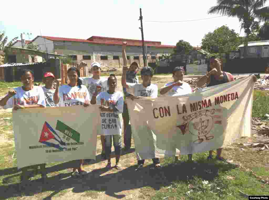 El capítulo cubano de FLAMUR protagoniza la campaña "Con la misma moneda" contra la dualidad monetaria.