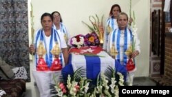 Damas de Blanco rinden tributo a Ada María López.