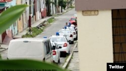 Fuerzas represivas en Lawton, La Habana, en despliegue policial contra las Damas de Blanco. (Foto: Angel Moya)