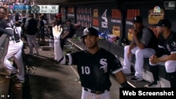 Yoan Moncada celebra su primer cuadrangular en las Grandes Ligas.