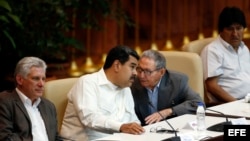 El primer secretario del Partido Comunista de Cuba (PCC), Raúl Castro (c-d); junto a los presidentes de Bolivia, Evo Morales(d); Venezuela, Nicolás Maduro (c-i) y el cubano, Miguel Díaz-Canel (i),en el Foro de Sao Paulo. 17 julio de 2018.