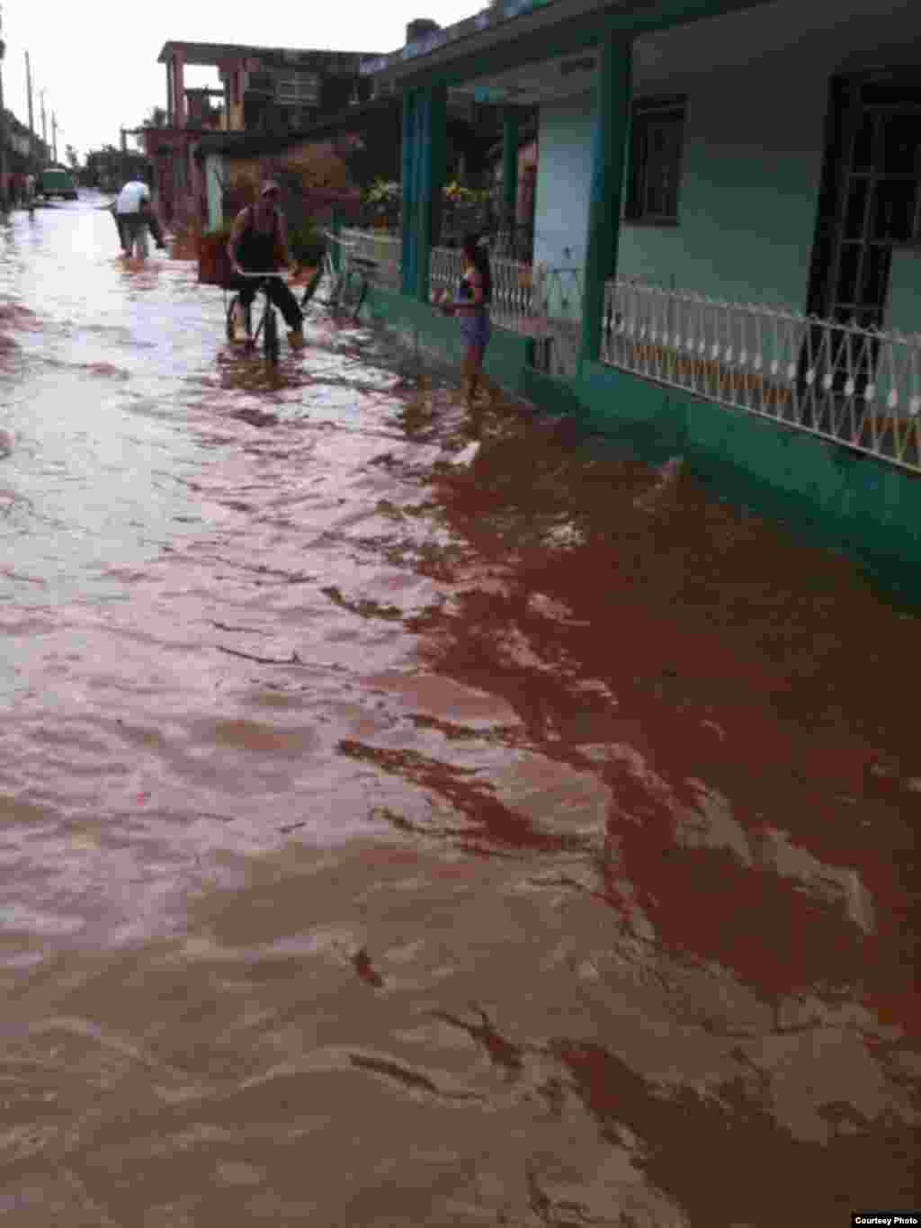 &nbsp;Aguas estancadas en un barrio de Güira de Melena