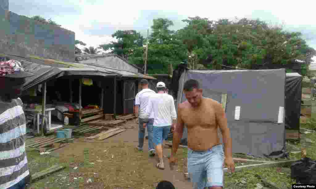 Casitas construidas por los cubanos en Turbo