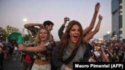 Simpatizantes de Gabriel Boric celebran en Santiago de Chile (AFP/Mauro Pimentel).