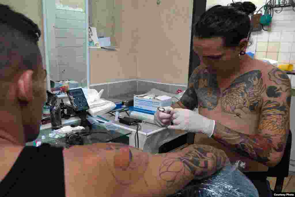 Tatuajes en Cuba Foto Dos Mundos