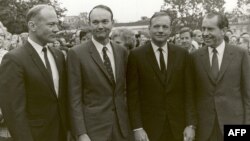 Foto de la NASA tomada el 11 de mayo de 1969, Presidente Richard Nixon (der.) con la tripulación del Apolo 11 (de izq. a der.) Edwin E. Aldrin,Jr., Michael Collins y Neil A. Armstrong.