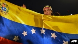 Manifestantes protestan contra el gobierno de Nicolás Maduro, el 31 de julio de 2024 en Cali, Colombia. (AFP/Joaquín Sarmiento).