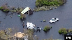 Una fotografía del 28 de agosto de 2017, cedida por la Guardia Nacional del Ejercito hoy, miércoles 30 de agosto de 2017, muestra inundaciones causadas por el paso del Huracán Harvey, en Rockport, Texas (EE.UU.).