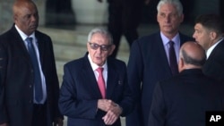 Raúl Castro y Miguel Díaz-Canel en la cumbre del G77+China en La Habana, Cuba, el 15 de septiembre de 2023. (Foto AP/Ramon Espinosa )