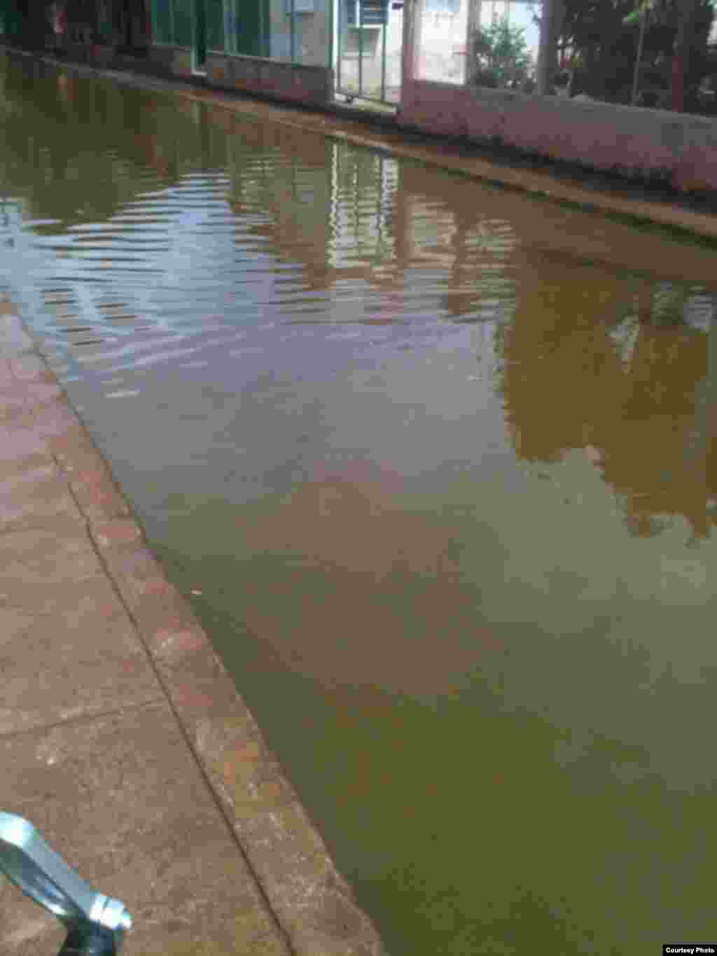 &nbsp;Aguas estancadas en un barrio de Güira de Melena