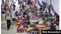 En 2016 cientos de migrantes cubanos permanecieron meses en una bodega en Turbo, Colombia, esperando por una medida que los llevara a EE.UU. (Archivo).