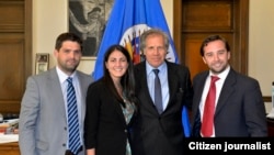 Luis Almagro, secretario general de la OEA, junto a Rosa María Payá y otros jóvenes de la RedLat.