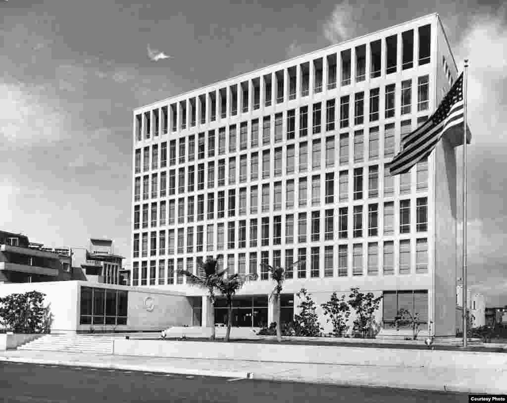 Imagen de la inauguración de la embajada en 1953.