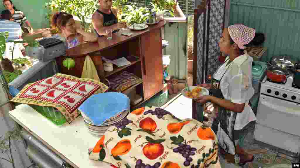 Las compañías estadounidenses que reciban autorización podrán tener una presencia física en la isla y contratar a trabajadores cubanos, así como ofrecer préstamos.